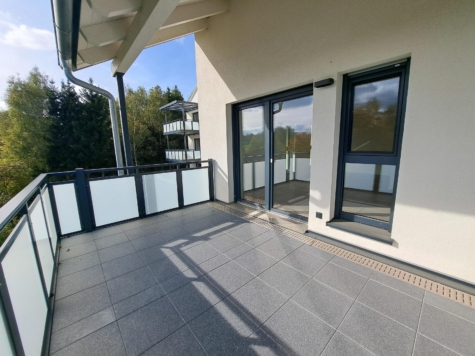 ZUR ANMIETUNG: Neubauwohnung in Köditz – 1. OG – barrierearme Wohnung mit Balkon und Aufzug – 2,5-Zimmer (ca. 92 m²) – geringe Nebenkosten – optional PKW-Stellplatz, 95189 Köditz, Etagenwohnung