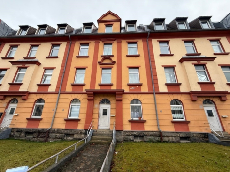 Mietwohnung in Hof/Saale – 2 Zimmer-Wohnung im DG -ca. 43 m² WF – PKW-Stellplatz zzgl. 40 € monatlich / Garage zzgl. 50 € monatlich, 95028 Hof, Dachgeschosswohnung