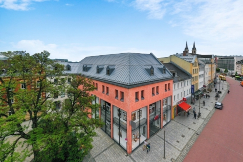 Zentral, zeitgemäß und neuwertig: Erstklassig sanierte Büroflächen in der Hofer Altstadt – Großraum- oder Einzelbüros im 2. OG (ca. 292,37 m²), 95028 Hof, Büro/Praxis