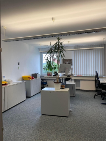 Arbeiten über den Dächern von Hof: großzügige Büro- und Praxisräume im 5. OG / EG (ca. 540 m²) – Glasfaseranschluss – auch Teilfläche anmietbar, 95030 Hof, Büro/Praxis