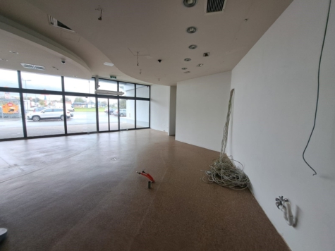 Hohe Kundenfrequenz dank optimaler Erreichbarkeit: Großzügige Gewerbefläche (ca. 231 m²) im Gewerbegebiet Münchberg Nord – nur 600 m zur A9, 95213 Münchberg, Ladenlokal