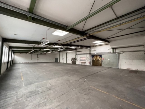 gepflegte Lager-/Produktionshalle auf Gewerbeareal in Hof – 450 m² Fläche – eigene Zufahrt – gute Verkehrsanbindung, 95028 Hof, Halle