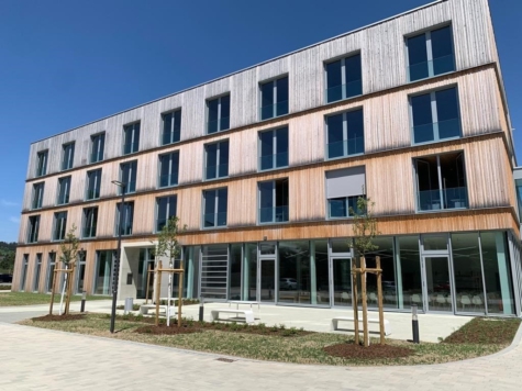 Naila/Frankenwald: ansprechendes Bürogebäude (Bürofläche ca. 1.726 m² über 3 Etagen) – professionelles, modernes Ambiente – Erstbezug – Aufzug – weitere Vorzüge und Highlights warten auf Sie, 95119 Naila, Büro/Praxis