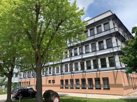 Hochwertige Büroflächen (bis max. ca. 660 m²) im EG eines energetisch sanierten Gebäudekomplexes – ideale Lage an Hauptverkehrsader in Hof – PKW-Stellplätze, 95030 Hof, Büro/Praxis