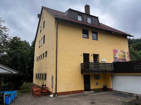 Wohn- & Geschäftshaus im Luftkurort Warmensteinach – komplett vermietet – 2 Wohneinheiten, 1 Gewerbeeinheit – direkte Lage am schönen Kurpark – perfekt für Kapitalanleger, 95485 Warmensteinach, Mehrfamilienhaus
