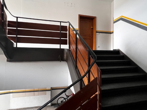 Zentral gelegene Gewerberäume mit Dachterrasse, Parkplätzen und flexibler Raumaufteilung (ca. 295 m²), 95028 Hof, Büro/Praxis