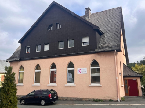 Wohn- und Geschäftshaus in Naila – großzügige Gruppen-/Gewerberäume im EG ca. 192 m² – vielseitig nutzbar – Büro, Einzelhandel, Praxis etc. – 2 Wohneinheiten WF ca. 187 m², 95119 Naila, Bürohaus