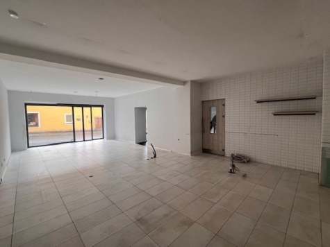 Ladenfläche mit bis zu ca. 96 m² Verkaufsfläche – vielseitig nutzbar – flexible Lagerfläche von ca. 100 m² in Rehau /Innenstadt, 95111 Rehau, Ladenlokal
