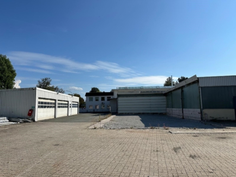 Lager, Büro und Produktionsflächen – ca. 4.000 m² – LKW Zufahrt – sofort verfügbar – Rolltor – nur ca. 6 km bis Anschluss A93 – ca. 7 km bis Anschluss A72 mit Übergang zur A9 – Schwerlastlagerregale, 95028 Hof, Lager